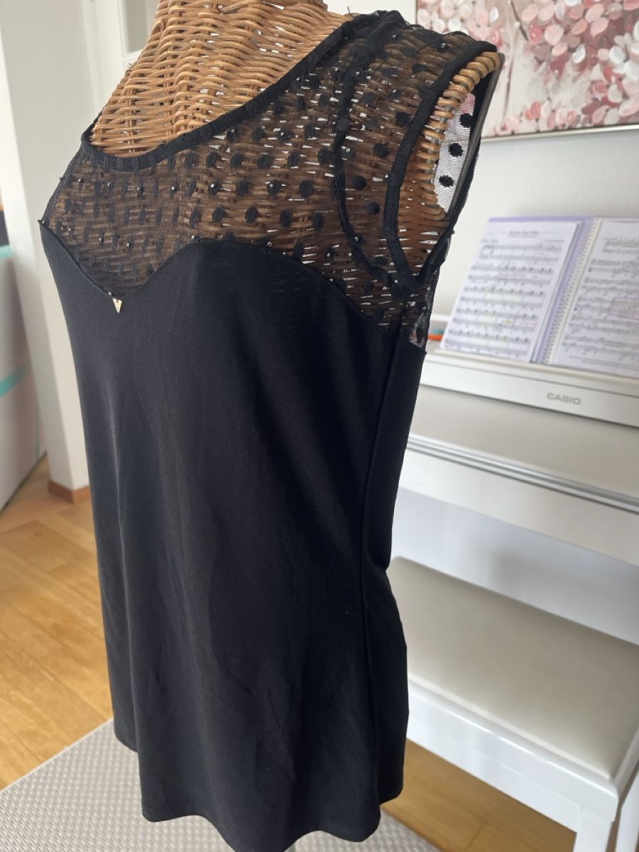Guess Tops: Guess Top schwarz mit Spitze, 38 – Gebraucht aus Solothurn von Bobesch08 3