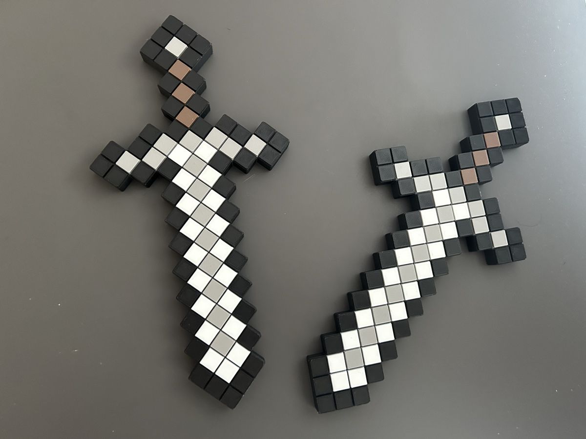 Jouets: 2 Minecraft Schwerter – D'occasion à Moosseedorf par Slowwdown