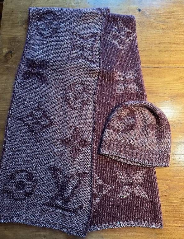 Louis Vuitton Foulard & Sciarpe: Original Louis Vuitton Schal mit Mütze – Usato da Weinfelden venduto da Caro_rue