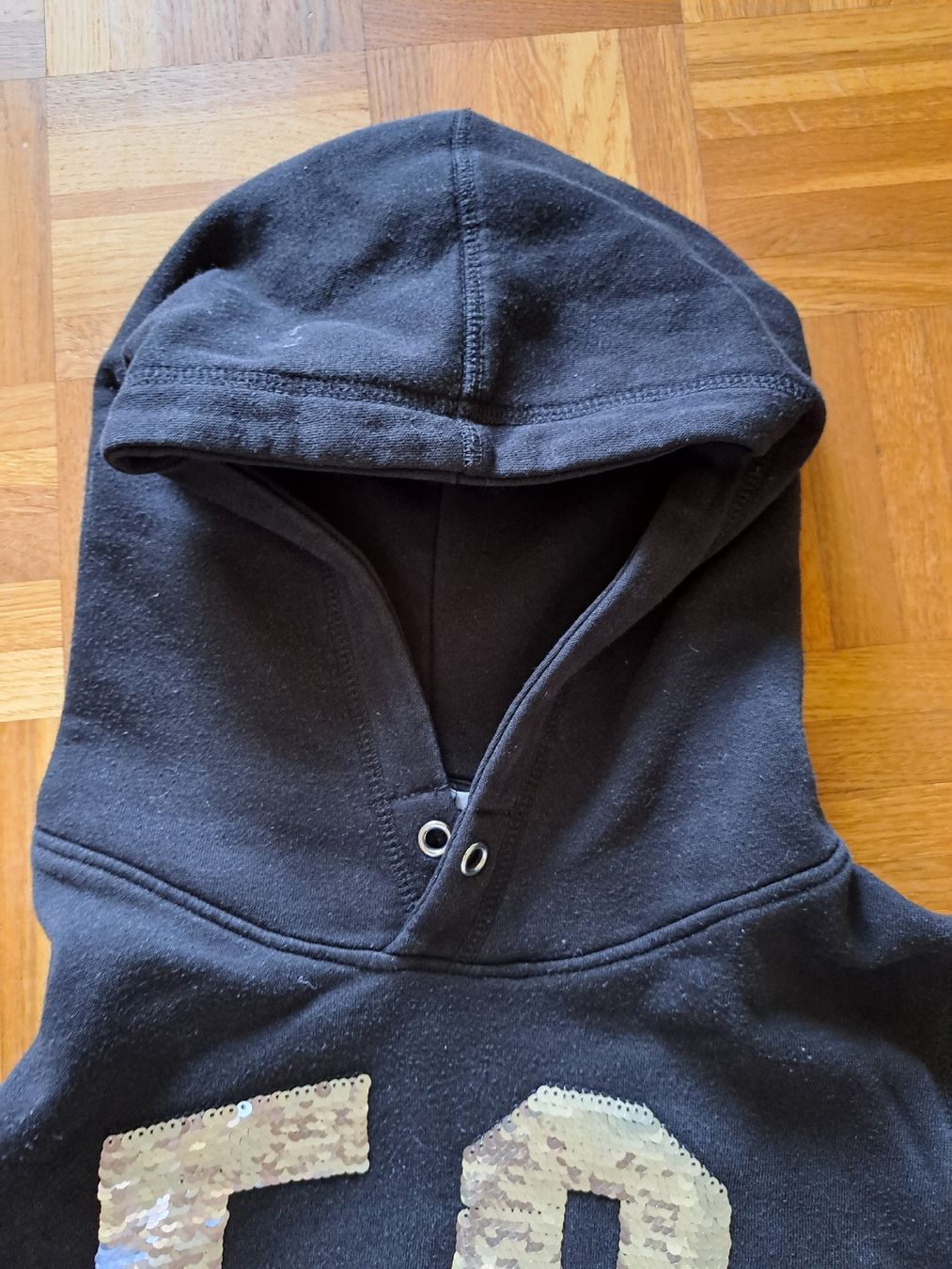 H&M Maglioni & Felpe: Kapuzenpullover schwarz Grösse ca. 158 Glitzer 58 Adventure – Usato da Muttenz venduto da DesiW88 4