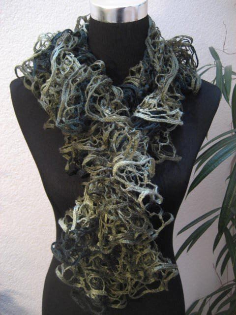Foulard & Sciarpe: Echarpe tricotée à la main – Nuovo e nell'imballaggio originale da Delémont venduto da marryb