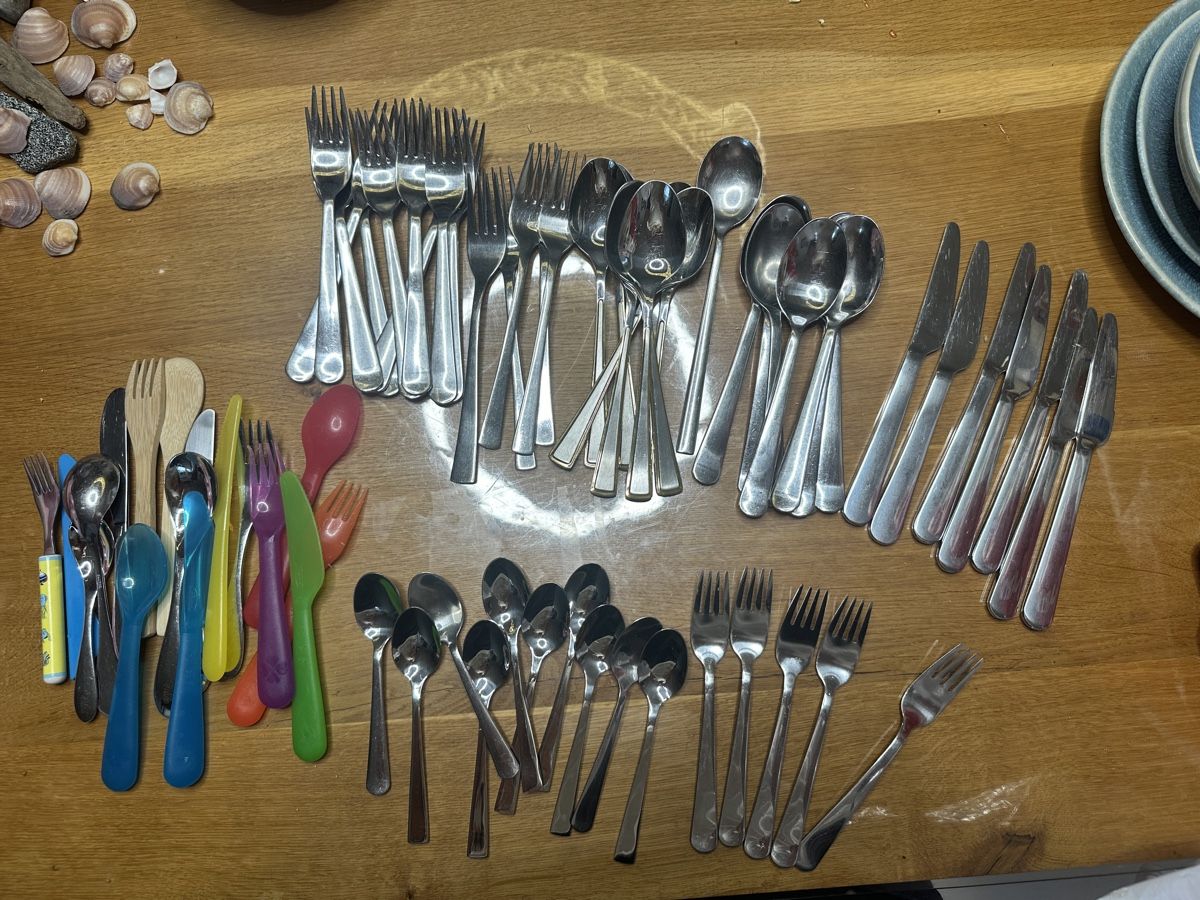 Bestecksets: Edelstahlbesteck Set Messer Gabel Löffel – Gebraucht aus Menzingen von  5