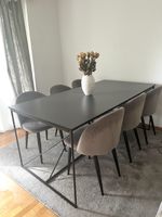6 Esszimmerstühle in Samt grau mit schwarzen Beinen