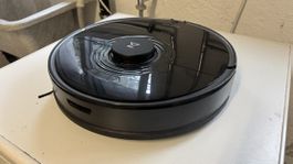 Roborock S7 Saug- und Wischroboter in Schwarz, komplett mit 