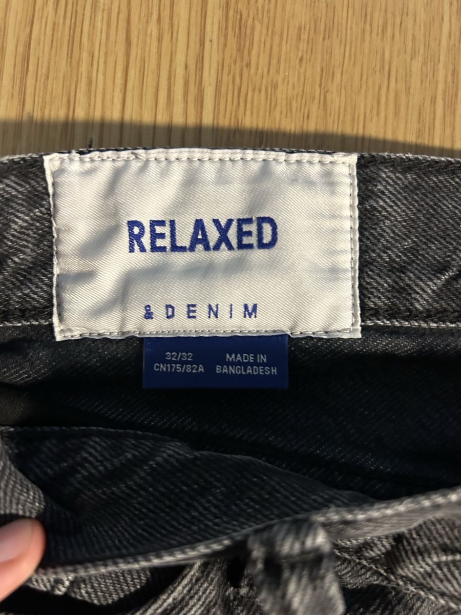 Jeans: Schwarze Jeans Relaxed Fit – Gebraucht aus Reinach BL von the_9lwh 1