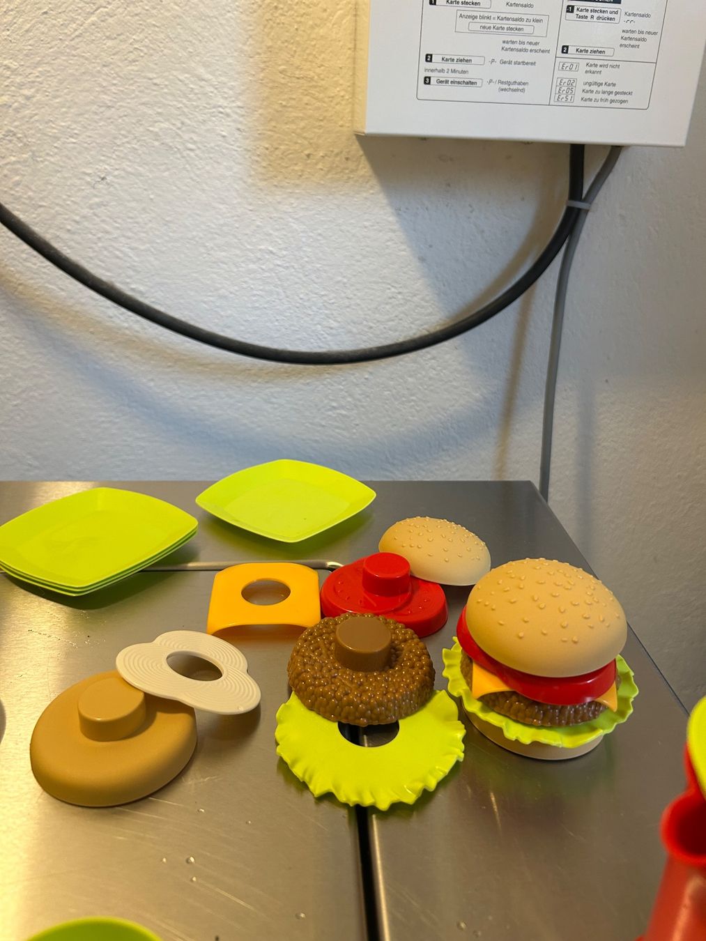 Jouets: Spielzeug Set Küche Burger, Besteck, Teller – Neuf avec emballage d'origine à Wabern par belka72 5