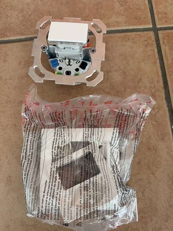 Feller Interrupteurs: Feller interrupteur sch3  avec T13 – Neuf (Voir description) à Ollon VD par reefguard