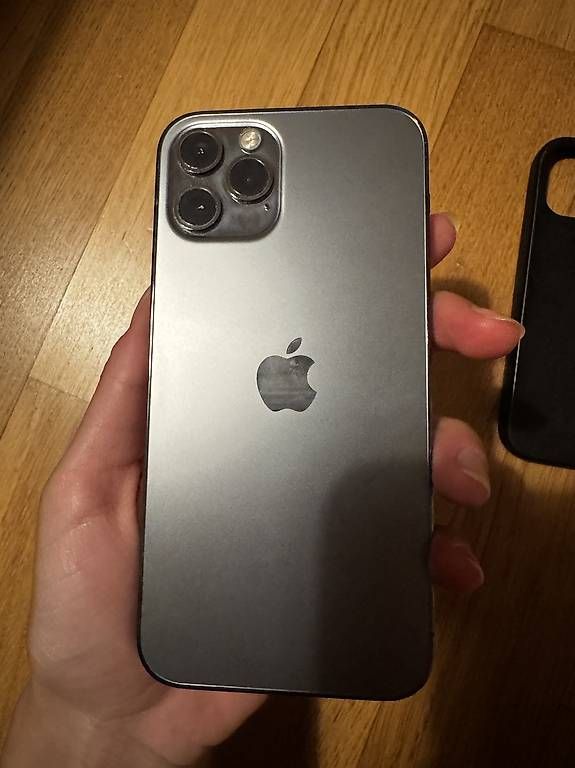 Telefoni cellulari / Smartphones: Iphone 12 Pro 64 GB Graphite – Usato da Kriens venduto da soraya.m 1