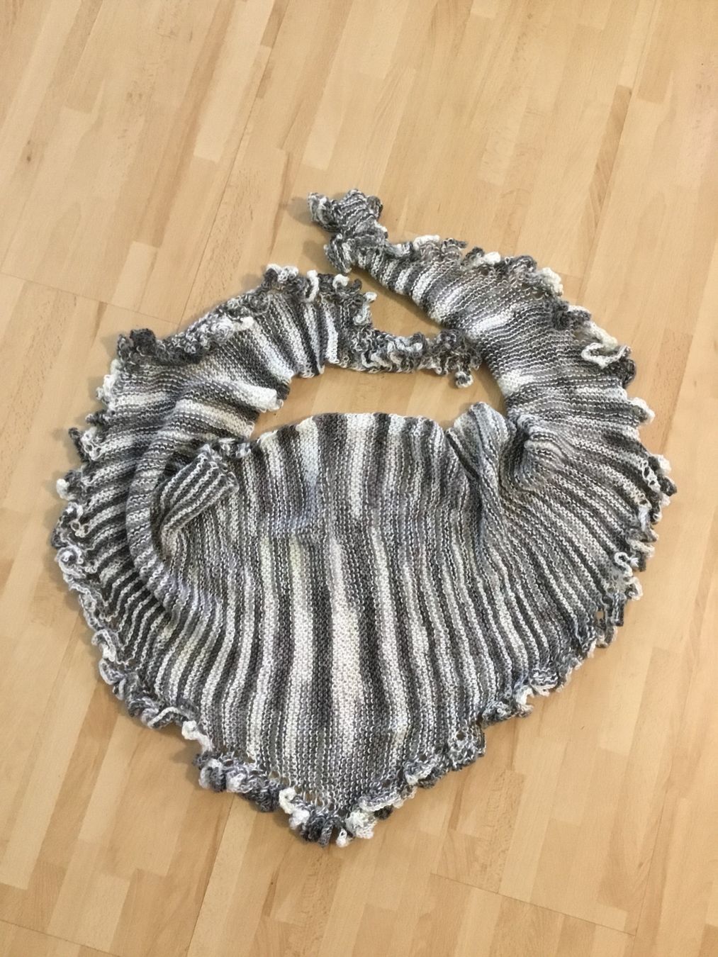 Foulard & Sciarpe: Dreiecktuch handgestrickt Farbe Beigetöne – Nuovo (secondo la descrizione) da Arch venduto da Hexenbesen17