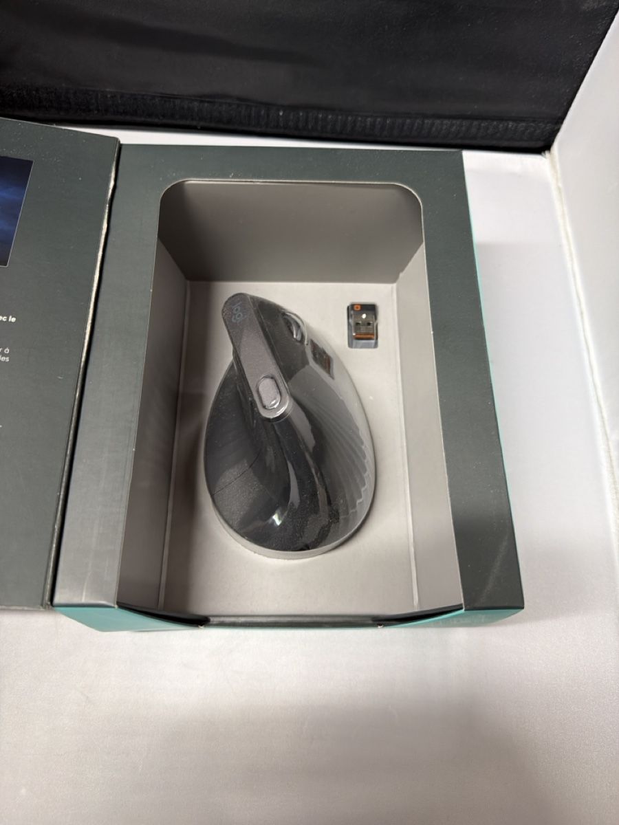Logitech Maus: Logitech Maus MX Vertical ergonomisch neuwertig – Neu und originalverpackt aus Wauwil von chiraluna 3