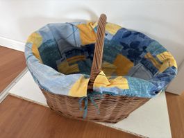 Vintage Weidenkorb mit Stoffeinsatz - Perfekt für Herbst