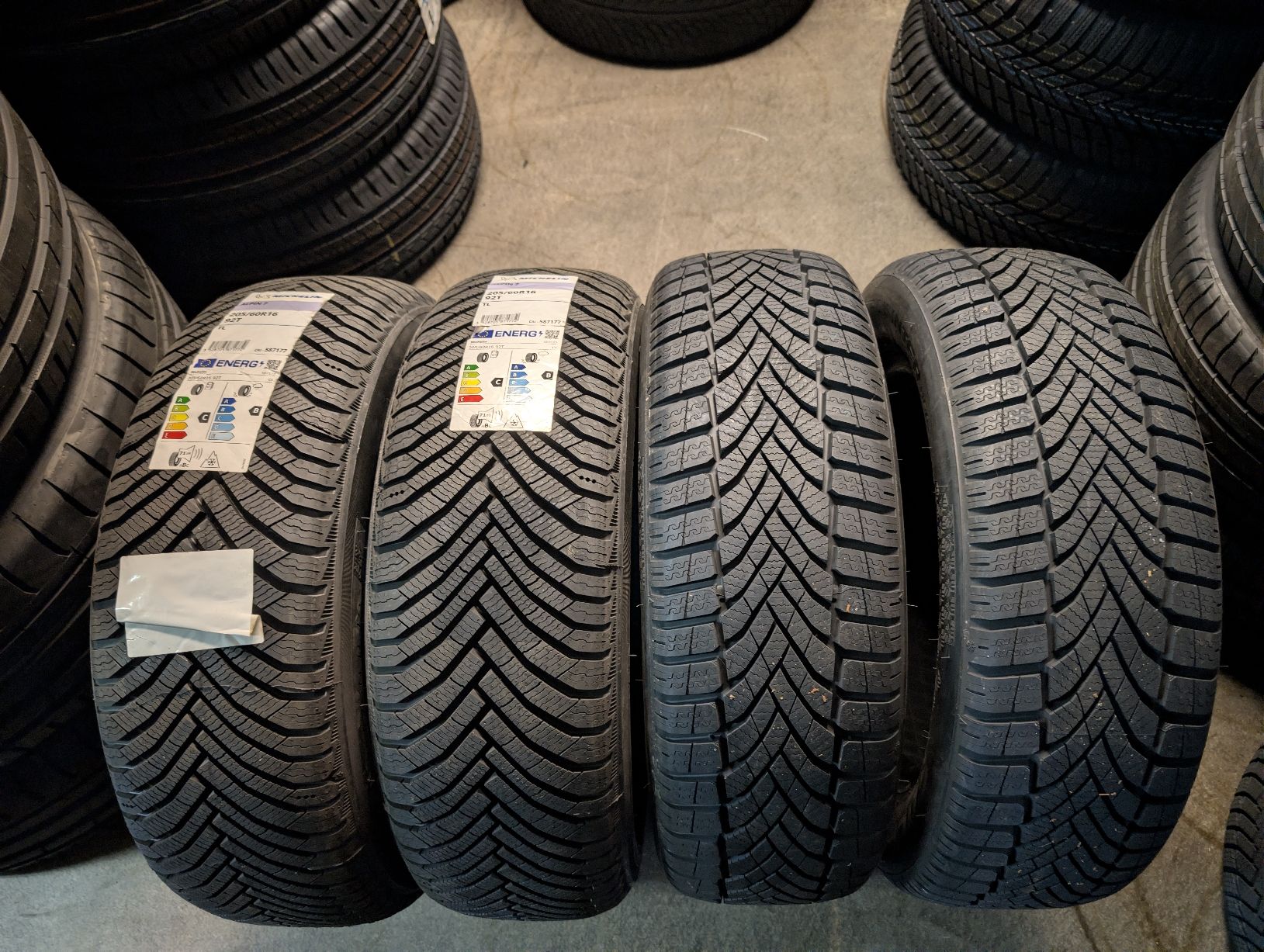 Michelin Pneus & Roues: Winterreifen  – Neuf avec emballage d'origine à Dürrenäsch par Pneu-Idris