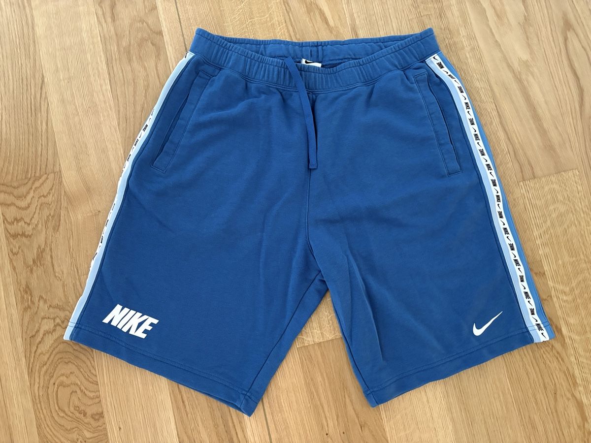 Nike Pantaloni: Nike Shorts Grösse L – Usato da Münchenbuchsee venduto da Timtim0