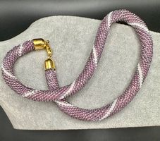 Elegante Halskette Vintage 1960, rosa Perlen.