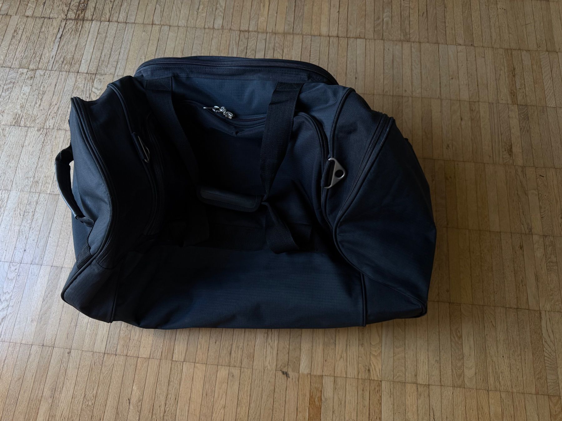 Borse: Reisetasche schwarz mit Rollen s. Masse – Usato da Dällikon venduto da dahi1 1