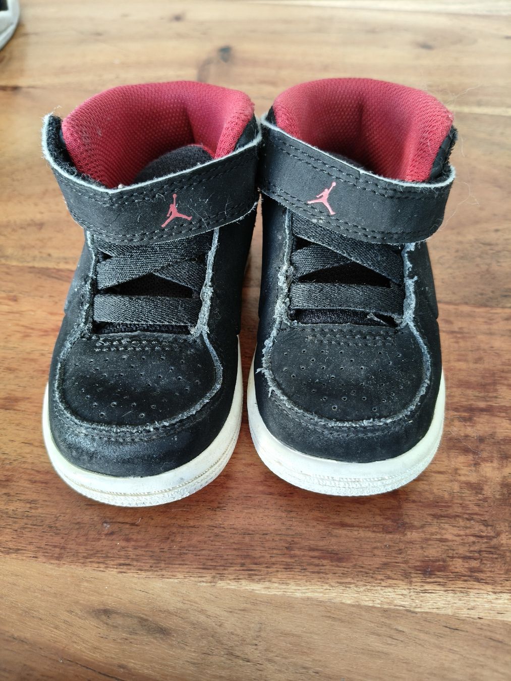 Scarpe per ragazzi: Jordan Sneaker schwarz Grösse 22  – Usato da Grüningen venduto da Mr.Michi