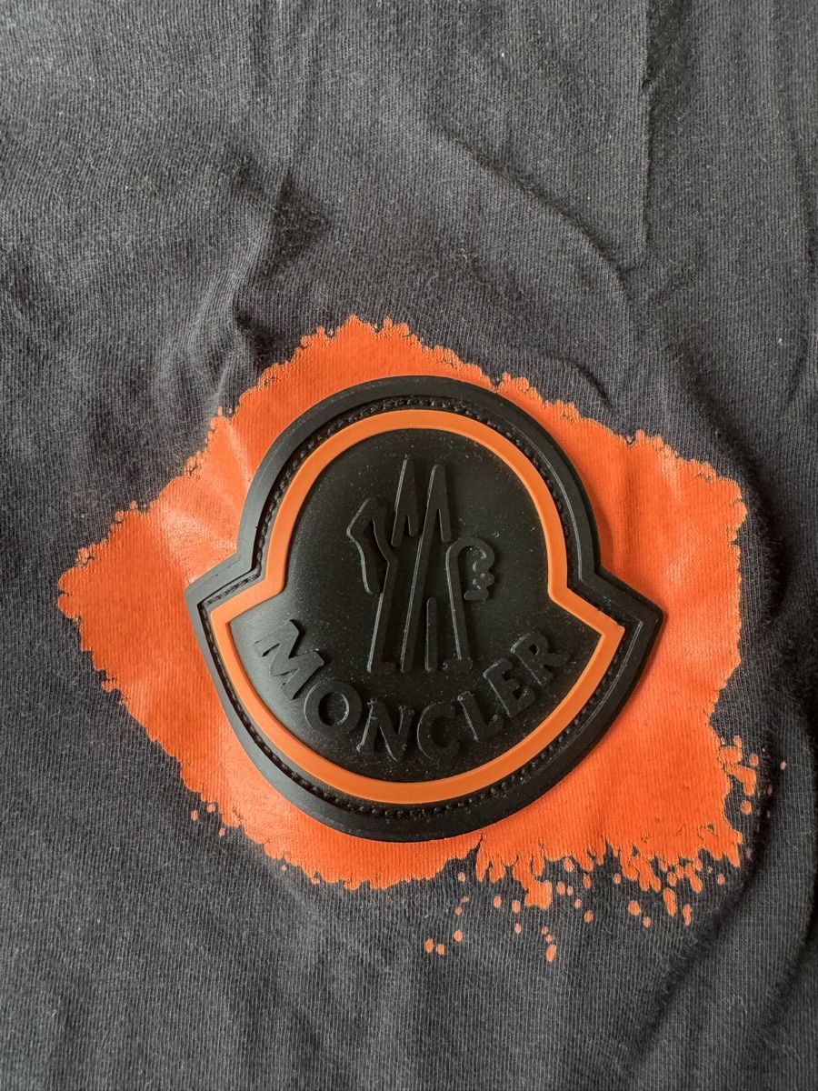T-shirt: Shirt – Usato da Villmergen venduto da van_xv9t 2