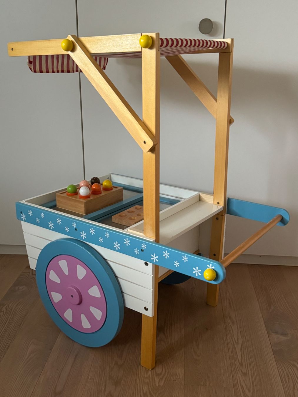 Giocattoli: Eiswagen / Eisstand / Glace Wagen aus Holz – Usato da Zollikon venduto da Krenapf 3