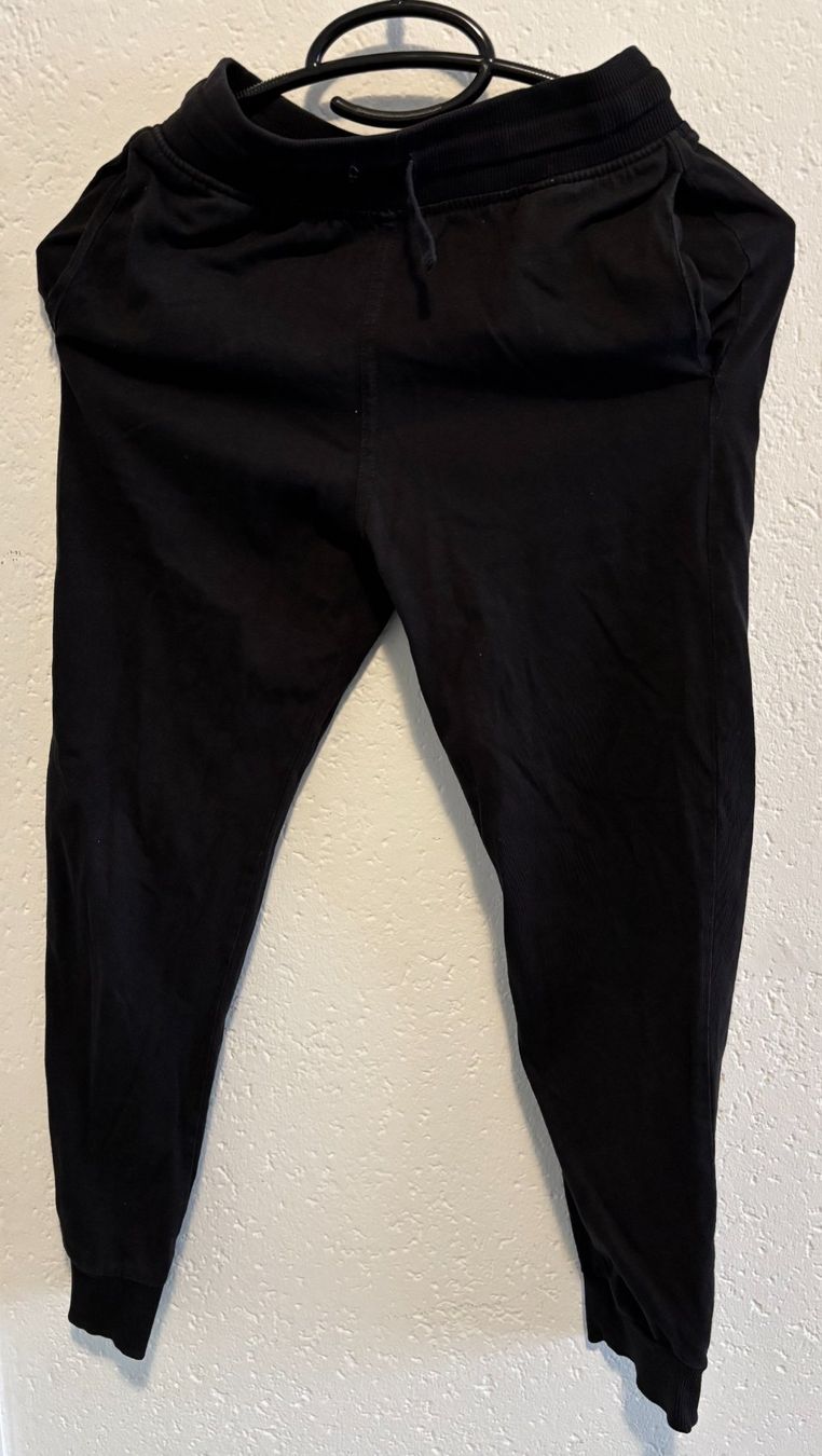 Hosen: 3 schwarze Hosen in Grösse 140 – Gebraucht aus Zürich von IlkaK 4