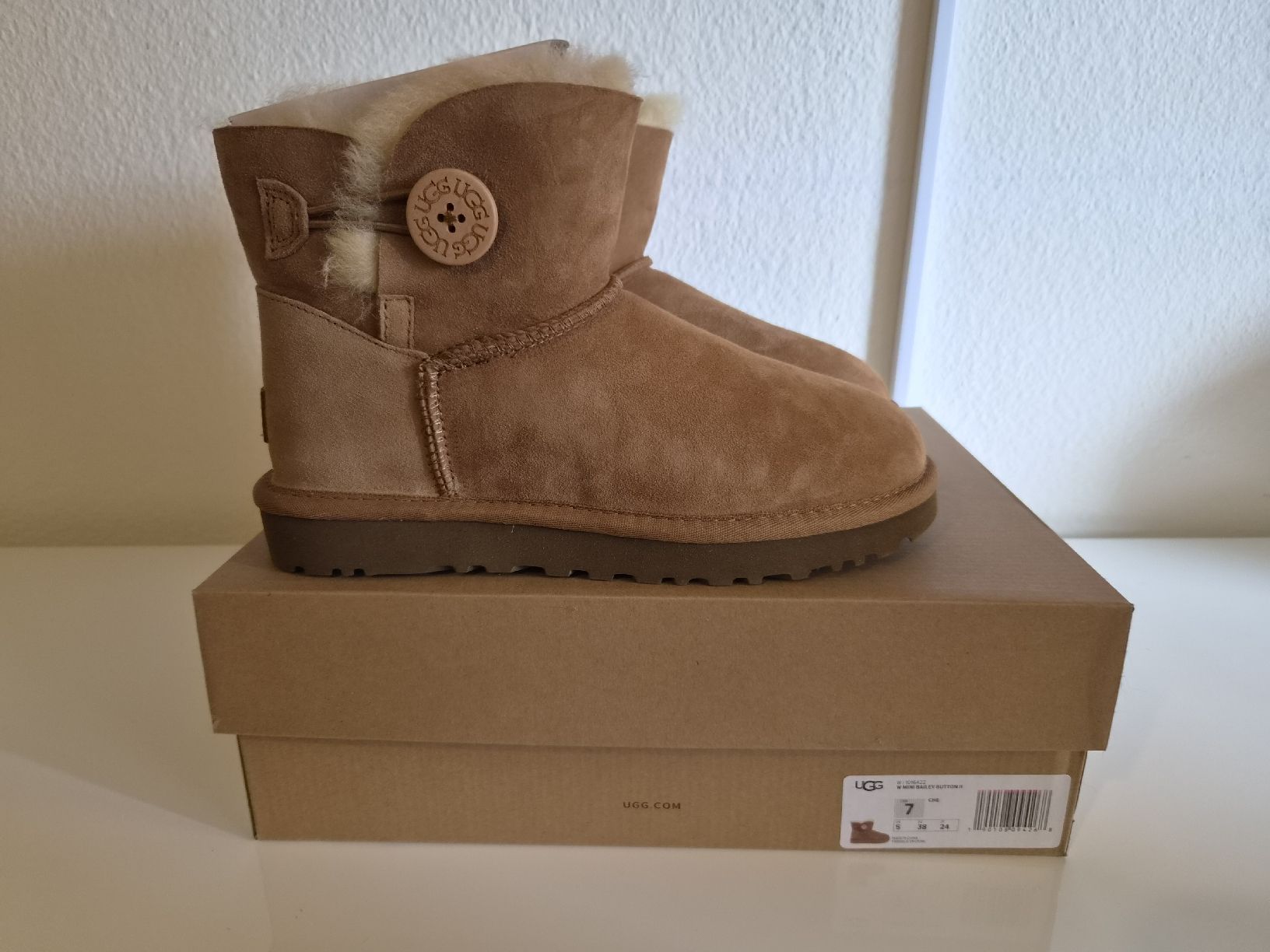 Ugg Damenschuhe: UGG Mini Bailey Button - Grösse 38 – Neu und originalverpackt aus Reinach BL von sunny2014 1