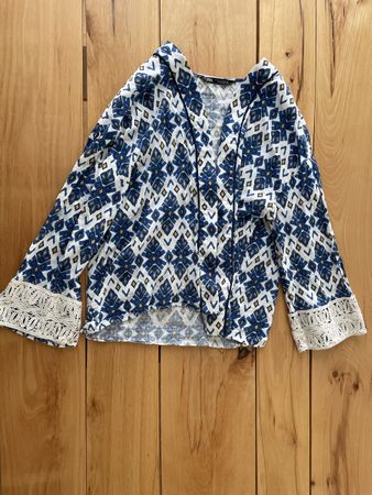 Zara Bluse gemustert mit Spitzenbesatz blau Grösse S