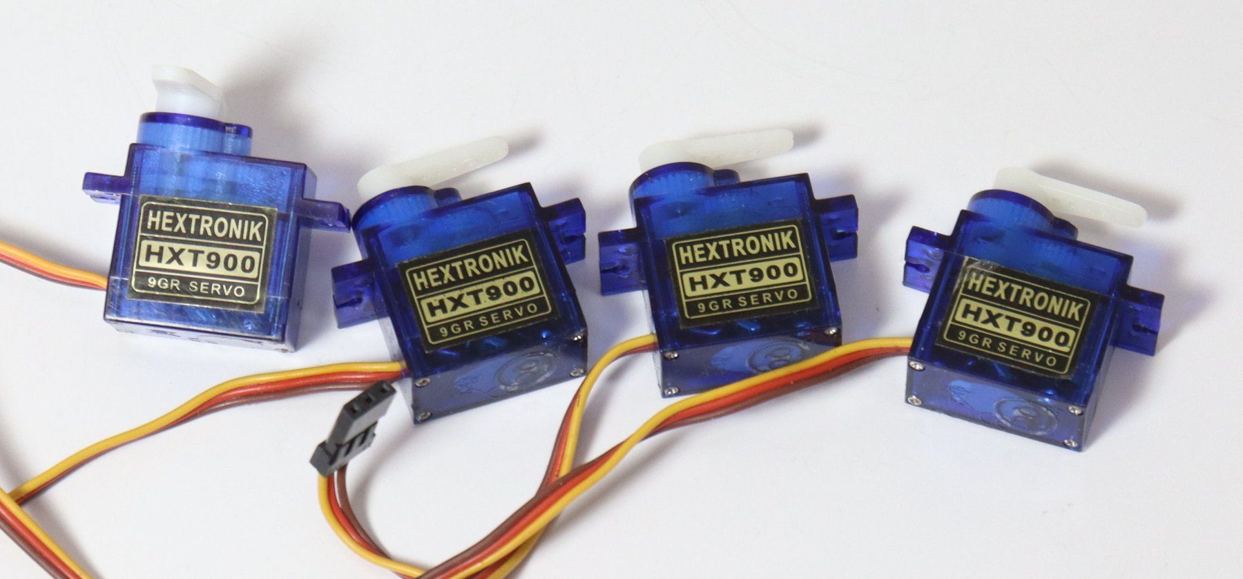 Modellismo RC: Hextronix HXT900 Micro Servo-Set 4 Stück – Usato da Frick venduto da volvo850driver 2