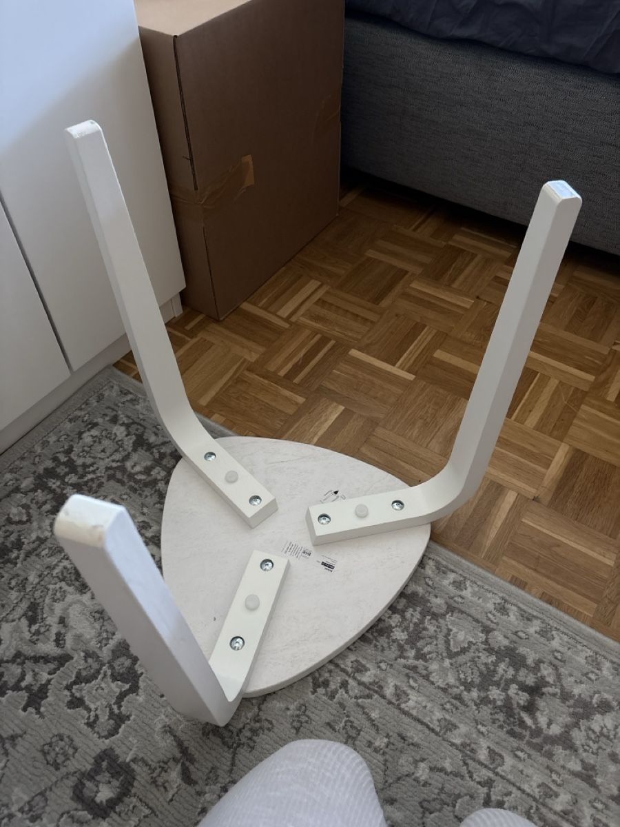 Ikea Sgabelli: Weisser Hocker von IKEA, super Zustand – Usato da Luzern venduto da lil_zd5g 2