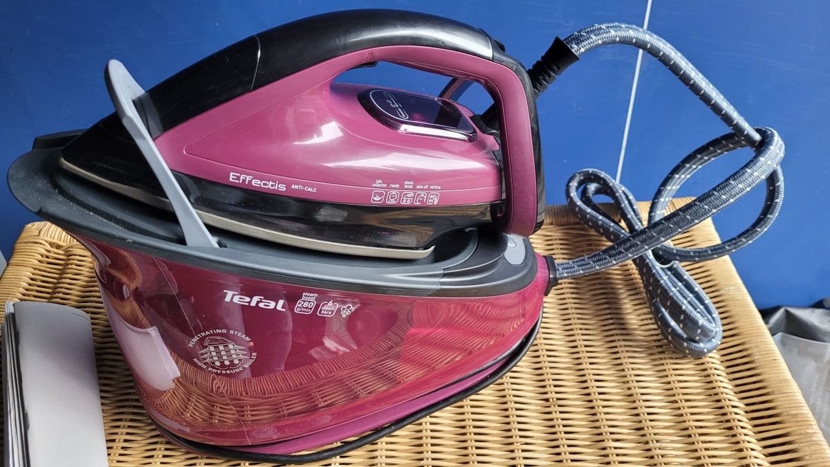 Tefal Bügeleisen: Tefal Dampfbügelstation SV8152 – Gebraucht aus Basel von m_schwarz 4