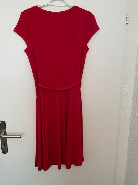 Vestiti: Damenkleid Trikot rot, Gr. 36 – Usato da Edlibach venduto da Arnoldotto 2