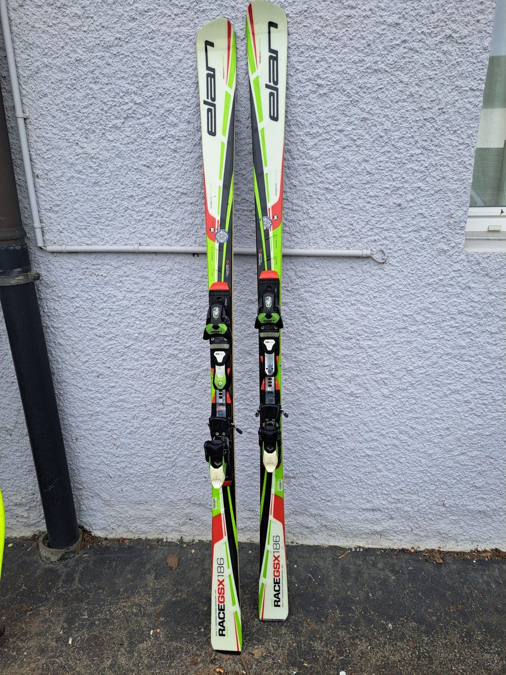 Elan Sci: Skis alpin Elan 186 cm – Usato da Courrendlin venduto da Aheinza