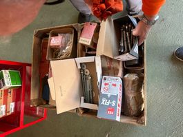 2 Holzharrassen mit Dübel und Schrauben ua. Würth und Torx