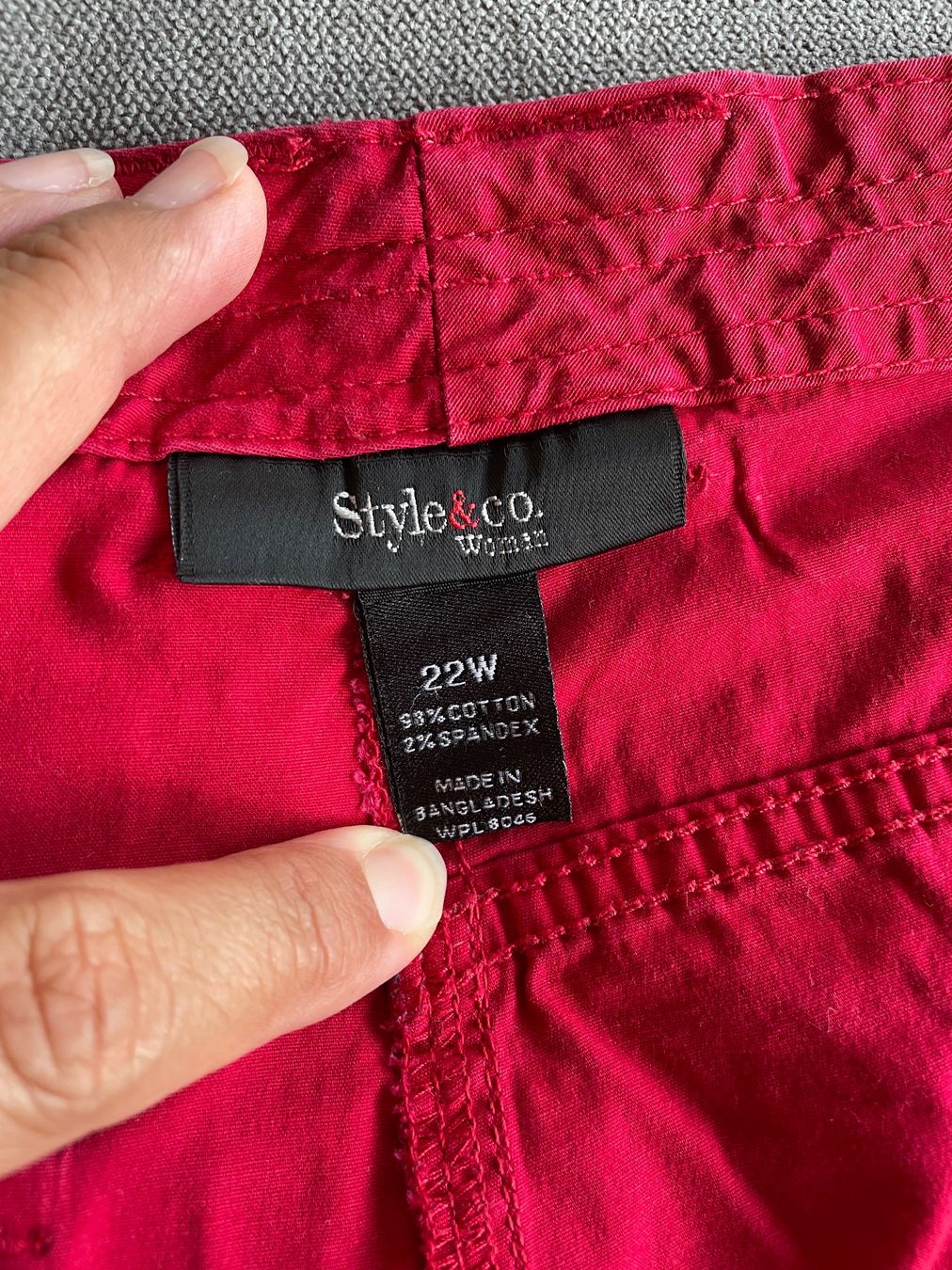 Pantaloni: Capri-Hose rot, Grösse 22 (=52) – Usato da Gümligen venduto da soleil149 3