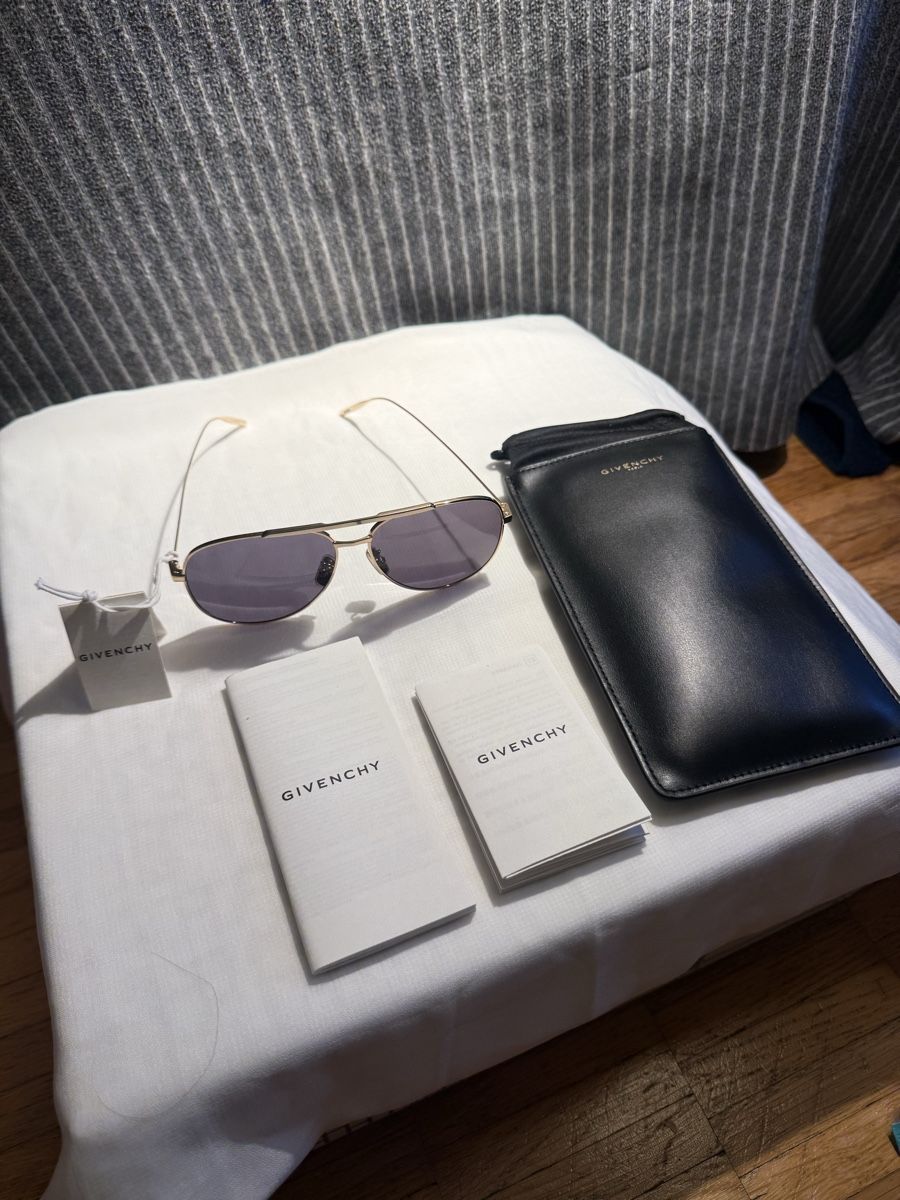 Givenchy Occhiali & Lenti: Givenchy Sunglasses Aviator Gold New – Nuovo e nell'imballaggio originale da Wädenswil venduto da BebaGlow 1