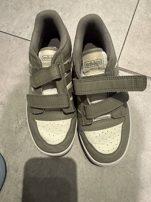 Adidas Scarpe per ragazzi: Adidas Hallenschuhe 34 – Usato da Laufen venduto da sani82