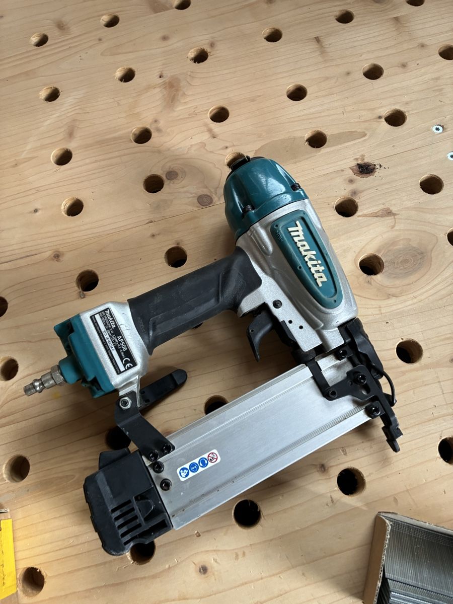 Makita Alle Maschinen: Makita Nagler – Gebraucht aus Menznau von dar_w9yg 2