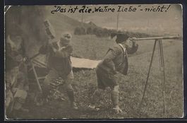 Foto-AK Frau schaut durch ein Teleskop w