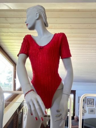 Roter Body von Feel Good, Paris
