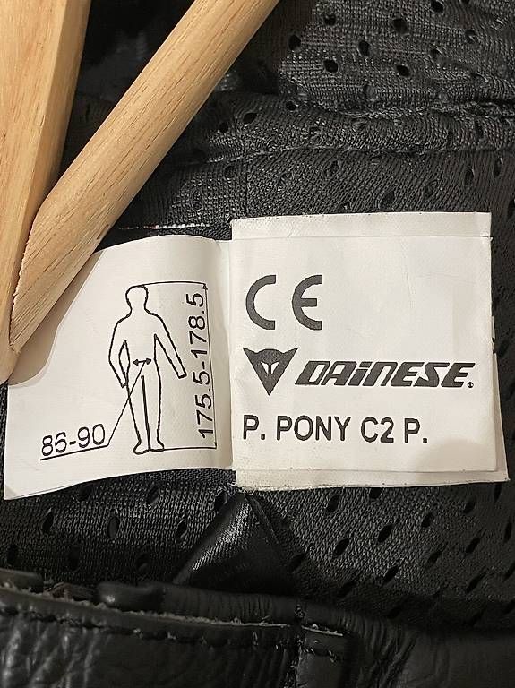 Dainese Giacche: Dainese Lederkombi 2 Teilig Grösse 50 – Usato da zürich venduto da Gersti 3