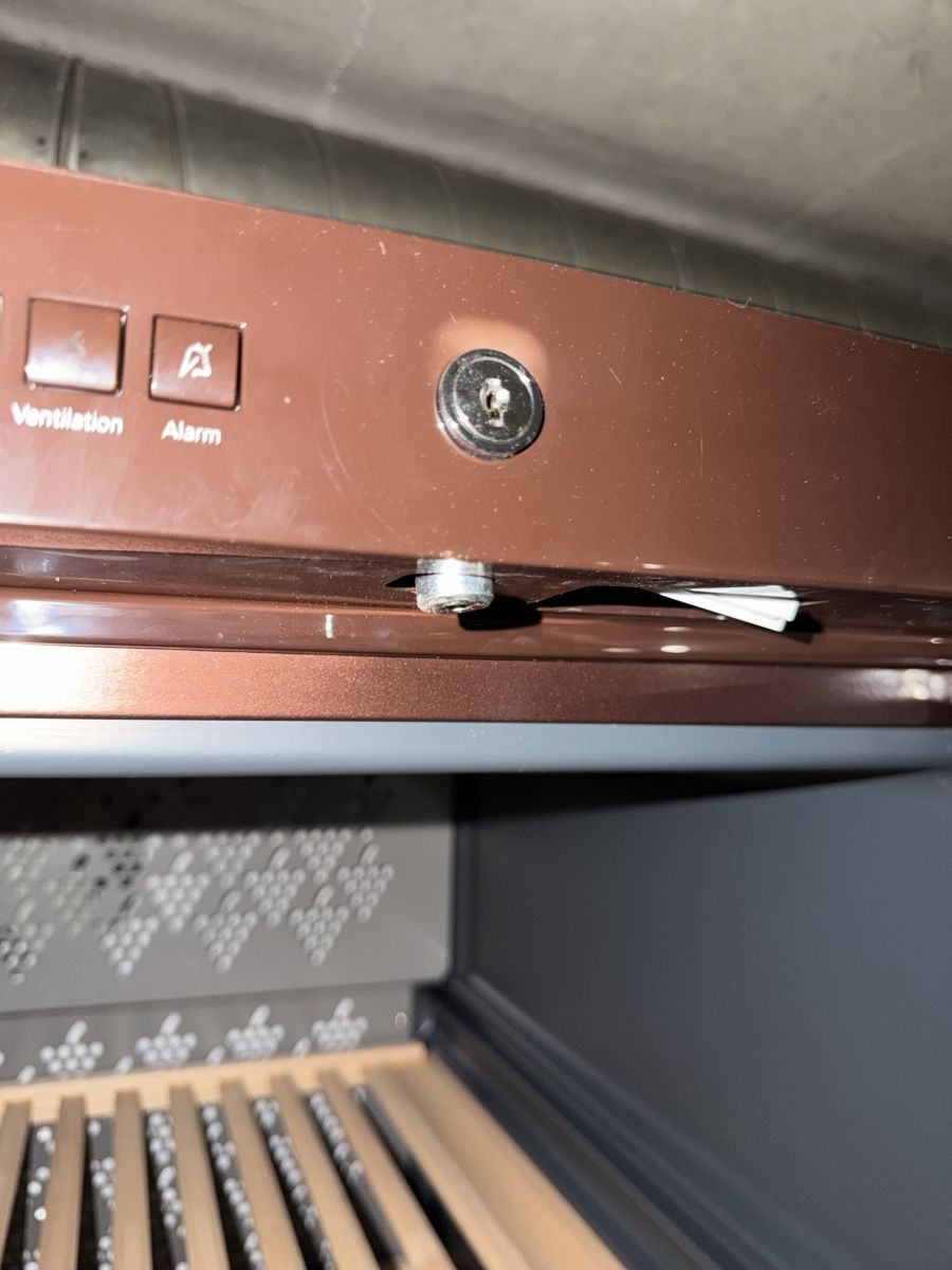 Frigoriferi: Liebherr Vinidor Wine Fridge used condition – Usato da Zürich venduto da art_8hkj 3