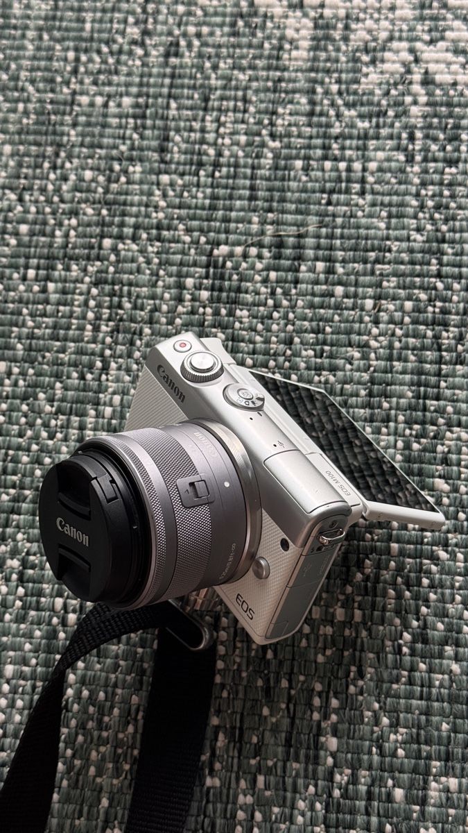 Canon Fotocamera: Canon EOS M100 Digitalkamera – Usato da Zürich venduto da ninaleuenberger