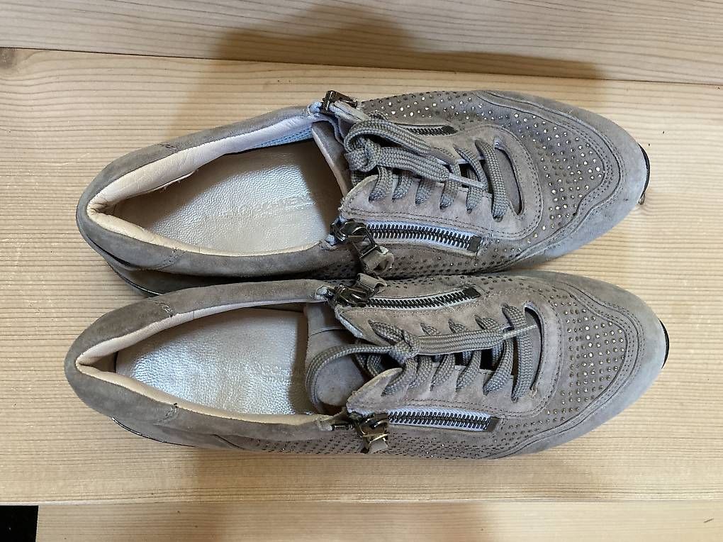 Damenschuhe: Turnschuhe Gr.38.5 – Gebraucht aus Brunnadern von Bumlebee 1