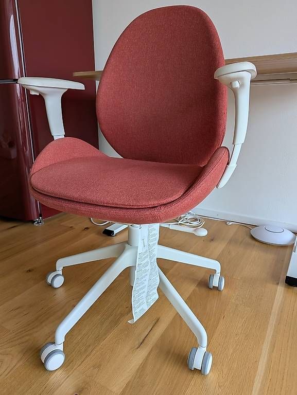 Chaises: IKEA ergonomic chair HATTEFJÄLL – D'occasion à Glis par ana_s8jf 1