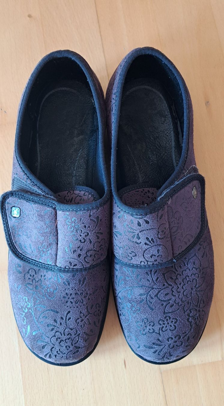 Romika Scarpe da donna: Hausschuh mit Klettverschluss ROMINKA grau – Usato da Gerlafingen venduto da Tom_24