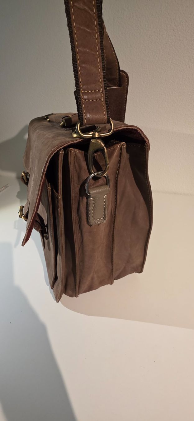 Valigie & Borse: Vintage Ledertasche / Umhängetasche – Usato da Wichtrach venduto da Croianer 4