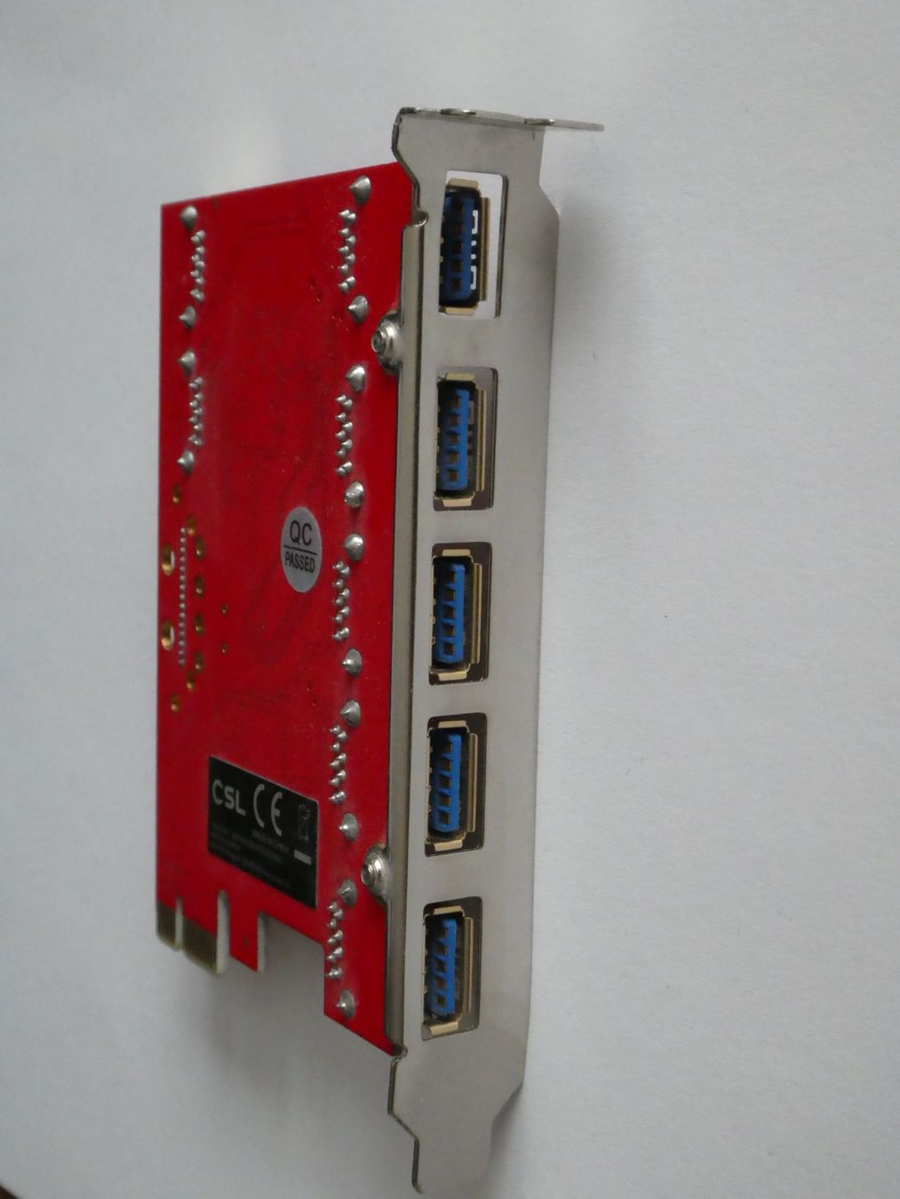 Hub & Switch: Hub intern mit 5 USB-Ports + 2 intern – Nuovo (secondo la descrizione) da Muntelier venduto da Rwc