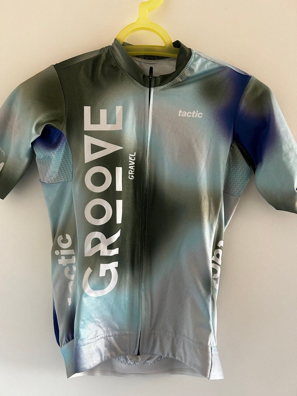 Canottiere & Pantaloni: Maillot vélo Groove Gravel – Usato da Essertines-sur-Rolle venduto da jp89