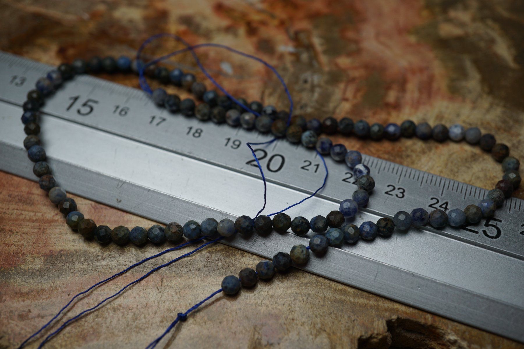 Pietre preziose: Dumortierit  Facettiert  4mm  Strang TOPSTONE  RAR – Nuovo e nell'imballaggio originale da Eschenbach SG venduto da topstone 7