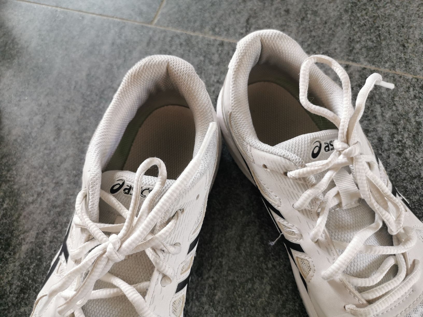 Asics Herrenschuhe: ASICS Hallenschuhe Weiss Grösse 39 – Gebraucht aus Hittnau von ettsas 2