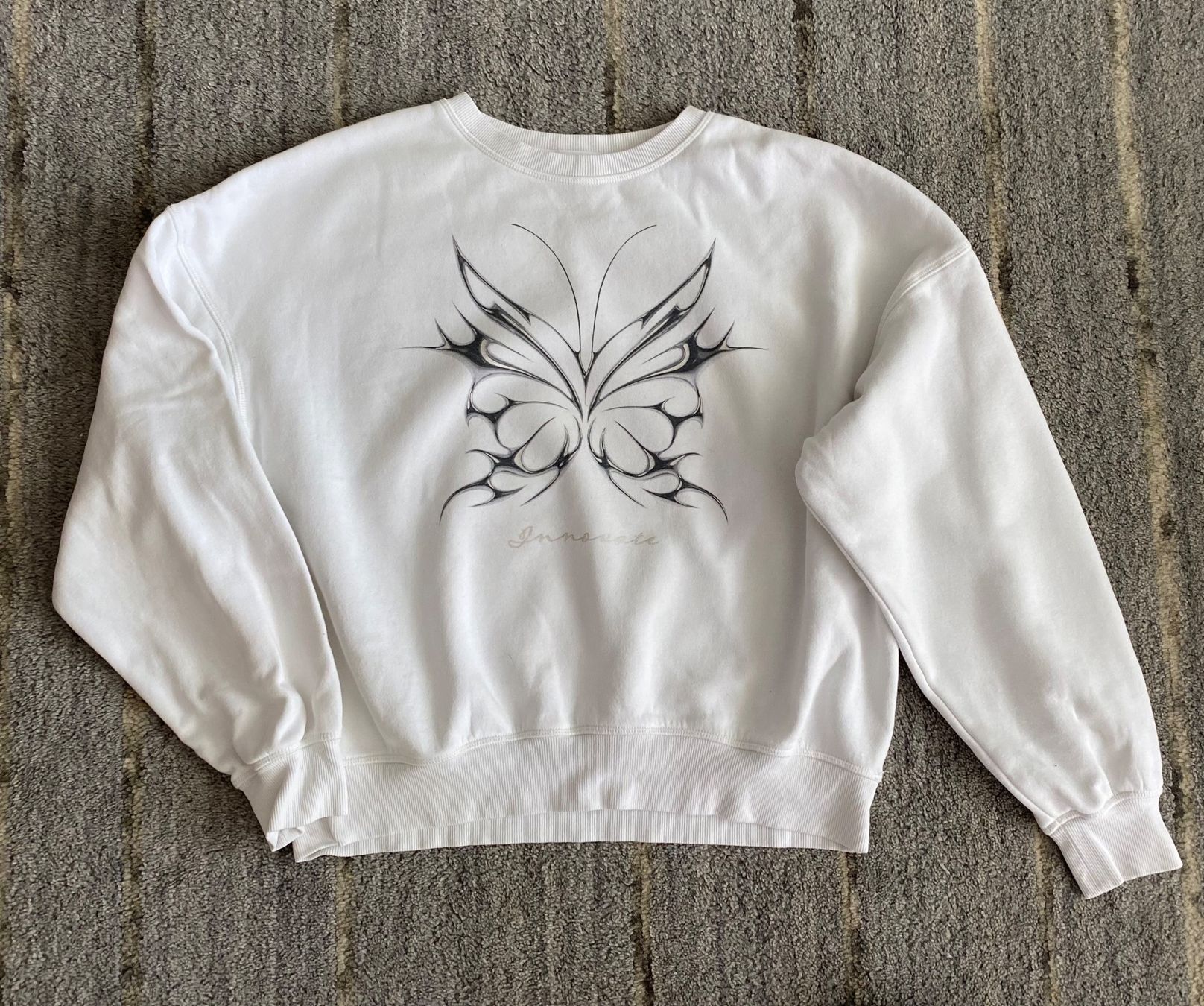 H&M Pullover & Sweatshirts: Pullover Butterfly von H&M, 170cm, BAUMWOLLE – Gebraucht aus Bassersdorf von jgo_9mfk