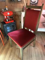 1 bis 12 Stk. Holzstühle mit Stoffbezug rot